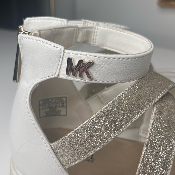 Micheal Kors kids sandals - Picture 3 of 5